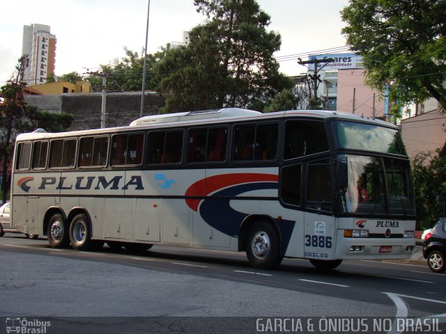 Pluma Conforto e Turismo 3886 na cidade de Silveiras, São Paulo, Brasil, por EDUARDO - SOROCABUS. ID da foto: 4286764.