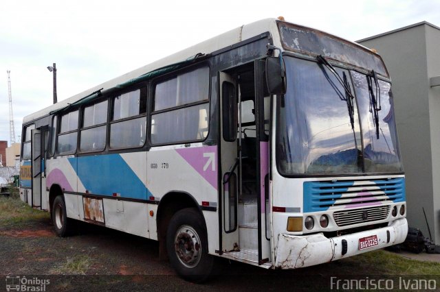 Ônibus Particulares 0225 na cidade de Assis, São Paulo, Brasil, por Francisco Ivano. ID da foto: 4238039.