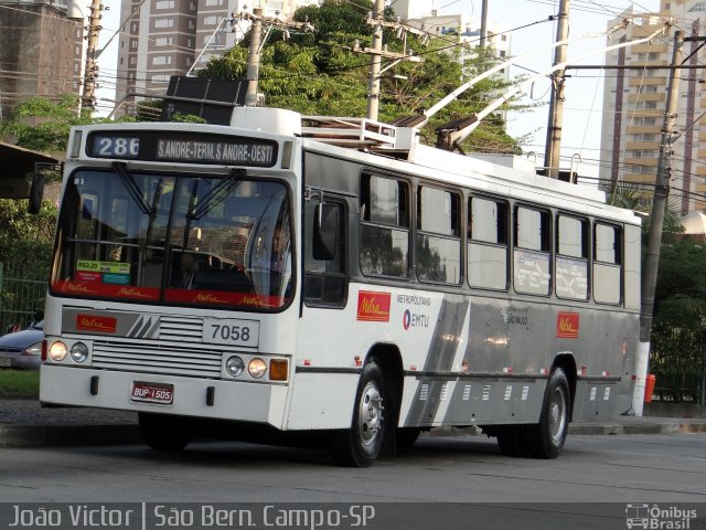 Metra - Sistema Metropolitano de Transporte 7058 na cidade de São Bernardo do Campo, São Paulo, Brasil, por João Victor. Número da foto: #4245892.