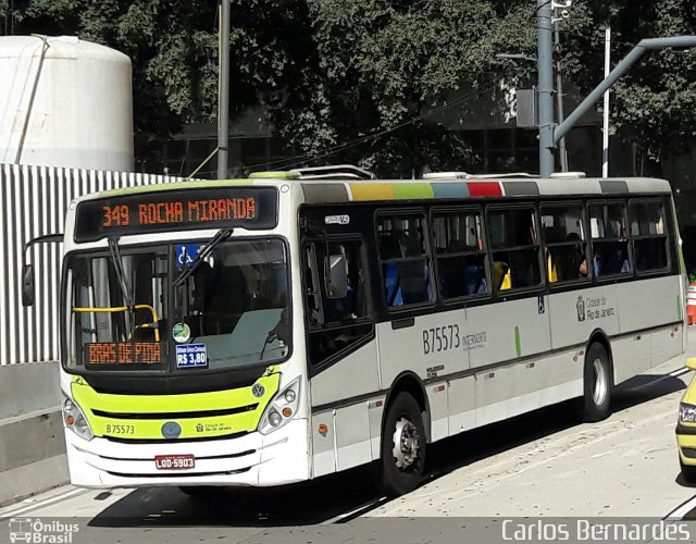 Viação Madureira Candelária B75573 na cidade de Rio de Janeiro, Rio de Janeiro, Brasil, por Carlos Bernardes. ID da foto: 4316568.