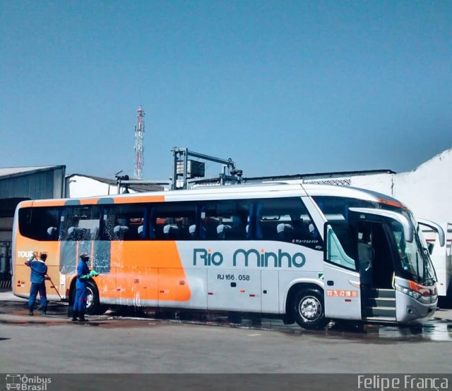 Transturismo Rio Minho RJ 166.058 na cidade de Niterói, Rio de Janeiro, Brasil, por Felipe França. Número da foto: #4317723.