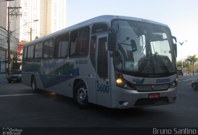 Grandino Transportes 5600 na cidade de Taboão da Serra, São Paulo, Brasil, por Bruno Santino. Número da foto: #4322407.