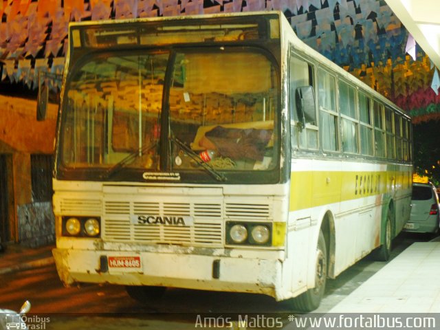 Ônibus Particulares 8605 na cidade de Jucás, Ceará, Brasil, por Amós  Mattos. ID da foto: 4324677.