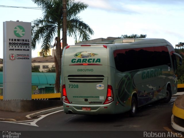 Viação Garcia 7208 na cidade de Londrina, Paraná, Brasil, por Robson Alves. ID da foto: 4331432.