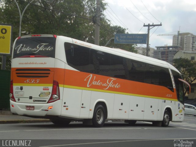 Viação Vale do Tietê 835 na cidade de São Paulo, São Paulo, Brasil, por Luis Nunez. Número da foto: #4346418.