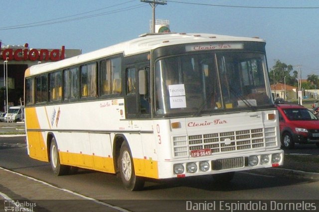Clenio Tur 03 na cidade de Imbé, Rio Grande do Sul, Brasil, por Daniel Espindola Dorneles. Número da foto: #4345154.