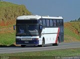 Ônibus Particulares 1000 na cidade de Três Corações, Minas Gerais, Brasil, por Luis Henrique Silva. ID da foto: :id.