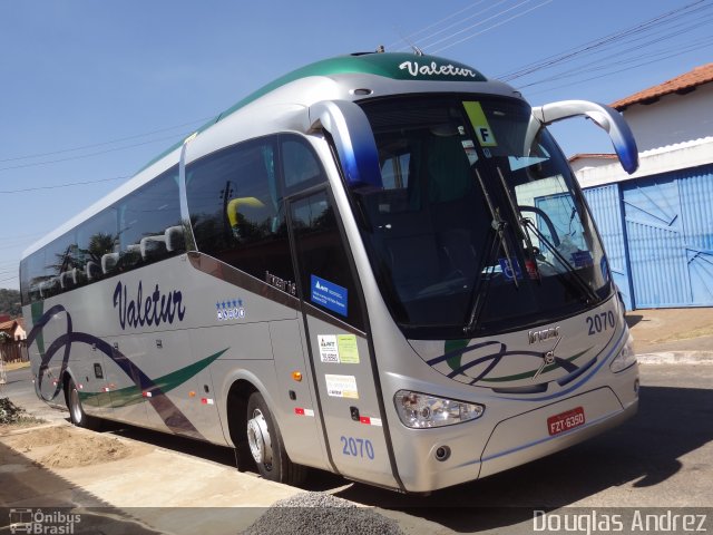 Valetur Transportes Locação e Turismo 2070  na cidade de Trindade, Goiás, Brasil, por Douglas Andrez. Número da foto: #4354538.