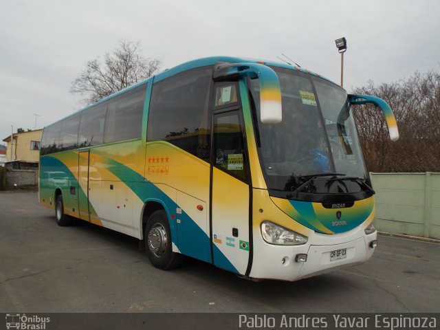 Buses Curiexpress CRGF23 na cidade de Santa Cruz, Colchagua, Libertador General Bernardo O'Higgins, Chile, por Pablo Andres Yavar Espinoza. ID da foto: 4355879.