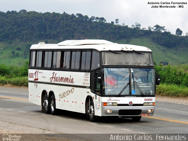 Harmonia Turismo 6000 na cidade de João Monlevade, Minas Gerais, Brasil, por Antonio Carlos Fernandes. Número da foto: #4298561.