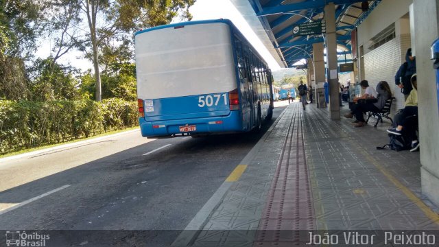 Insular Transportes Coletivos 5071 na cidade de Florianópolis, Santa Catarina, Brasil, por João Vitor  Peixoto. Número da foto: #4302255.