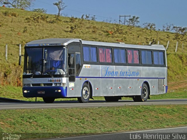 Ivan Turismo 1858 na cidade de Três Corações, Minas Gerais, Brasil, por Luis Henrique Silva. Número da foto: #4383574.