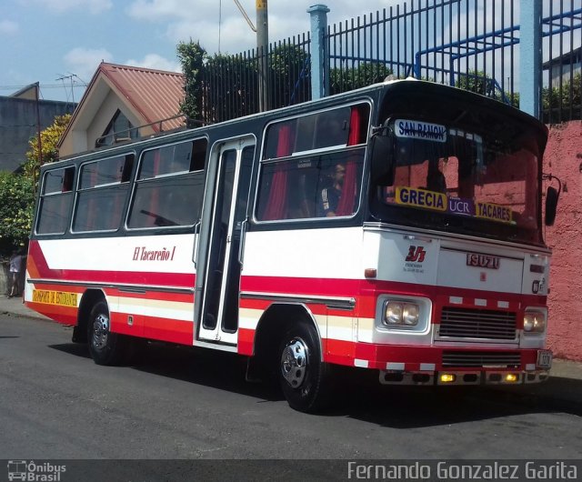 Ônibus Particulares AB 1279 na cidade de Abadia de Goiás, Goiás, Brasil, por Fernando Gonzalez Garita. ID da foto: 4388353.