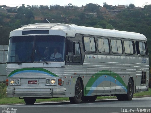 Ônibus Particulares 2012 na cidade de Juatuba, Minas Gerais, Brasil, por Lucas Vieira. Número da foto: #4400624.