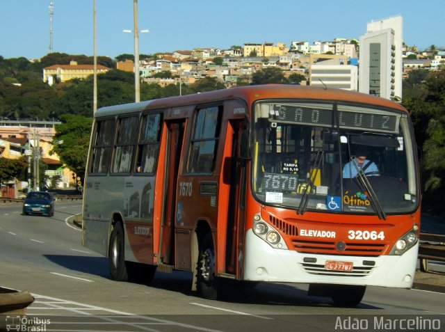 Transvia Transporte Coletivo 32064 na cidade de Belo Horizonte, Minas Gerais, Brasil, por Adão Raimundo Marcelino. Número da foto: #4401417.