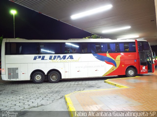 Pluma Conforto e Turismo 4925 na cidade de Guaratinguetá, São Paulo, Brasil, por Fabio Alcantara. ID da foto: 4364294.