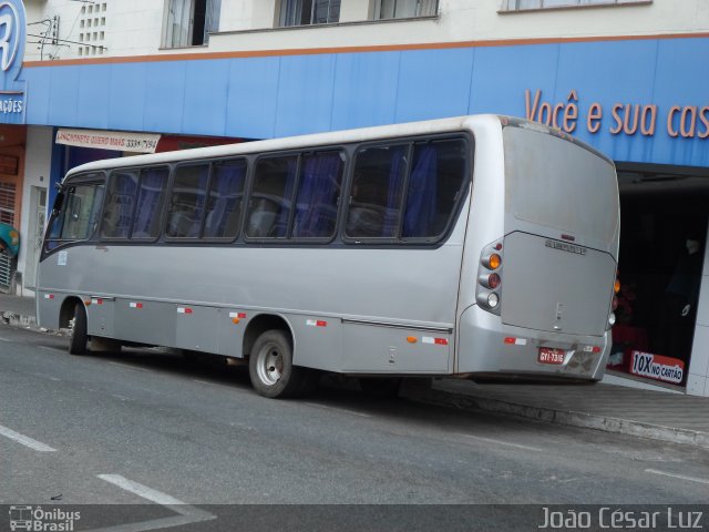 Ônibus Particulares 7316 na cidade de Oliveira, Minas Gerais, Brasil, por João César Luz. Número da foto: #4363367.