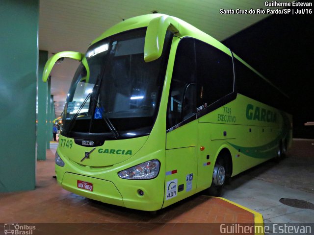 Viação Garcia 7749 na cidade de Santa Cruz do Rio Pardo, São Paulo, Brasil, por Guilherme Estevan. Número da foto: #4407545.
