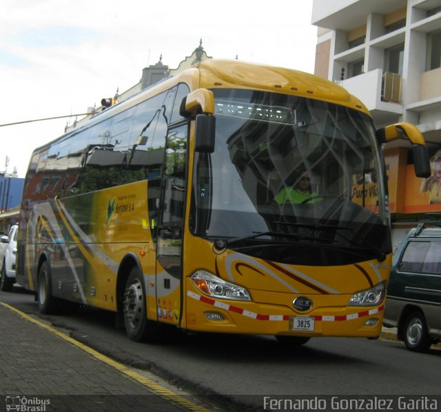 Transportes Ferjovi HB 3825 na cidade de Alto Paraíso de Goiás, Goiás, Brasil, por Fernando Gonzalez Garita. Número da foto: #4413701.