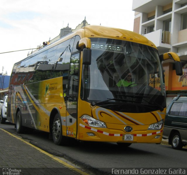 Transportes Ferjovi HB 3825 na cidade de Alto Paraíso de Goiás, Goiás, Brasil, por Fernando Gonzalez Garita. ID da foto: 4413701.