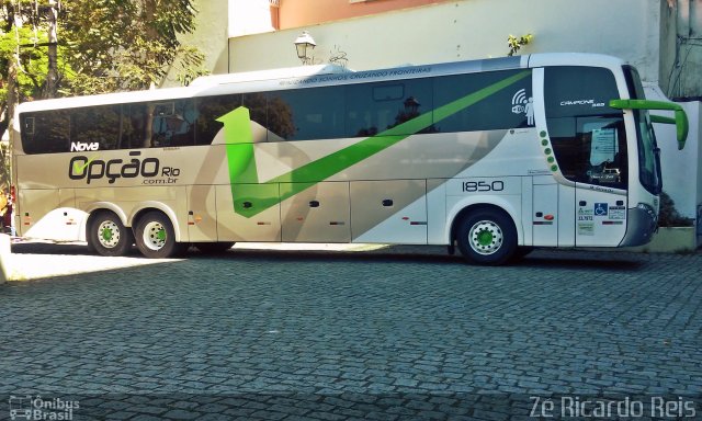 Nova Opção Turismo 1850 na cidade de Petrópolis, Rio de Janeiro, Brasil, por Zé Ricardo Reis. Número da foto: #4418168.