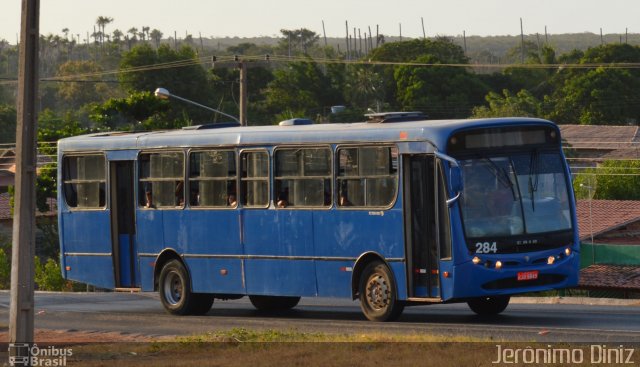 Ônibus Particulares 284 na cidade de Buriti dos Lopes, Piauí, Brasil, por Jerônimo Diniz. Número da foto: #4421060.
