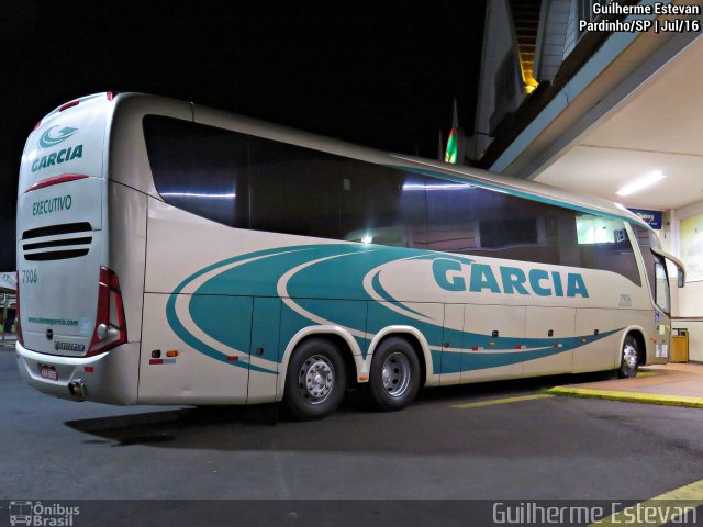 Viação Garcia 7906 na cidade de Pardinho, São Paulo, Brasil, por Guilherme Estevan. Número da foto: #4366397.