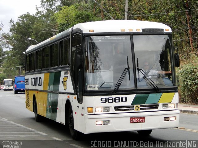 Empresa Gontijo de Transportes 9880 na cidade de Belo Horizonte, Minas Gerais, Brasil, por Sérgio Augusto Braga Canuto. ID da foto: 4426388.