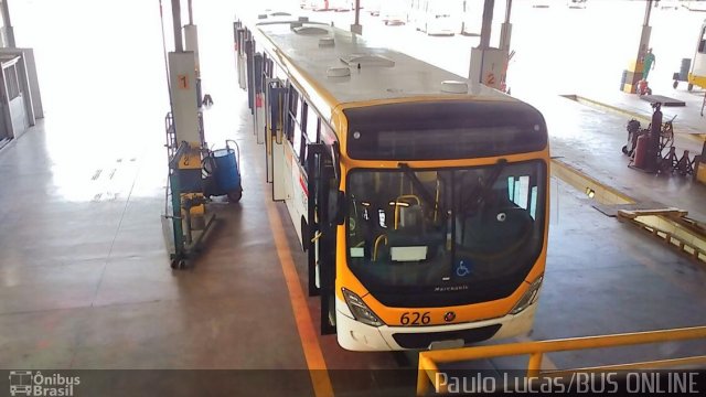 Empresa Metropolitana 626 na cidade de Jaboatão dos Guararapes, Pernambuco, Brasil, por Paulo Lucas. Número da foto: #4370480.