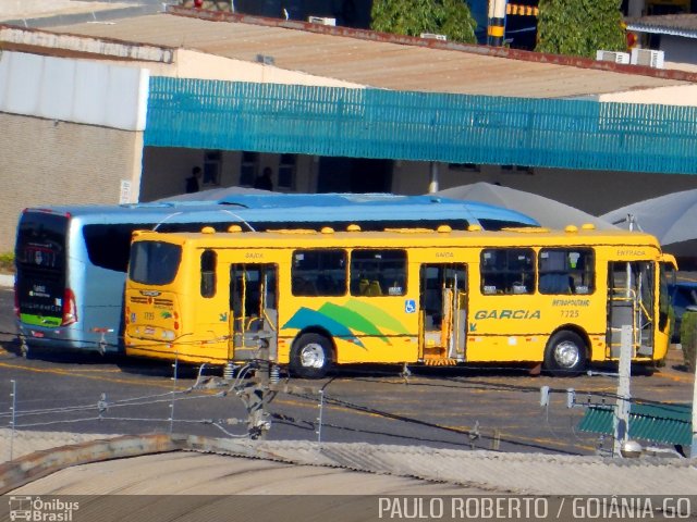 Viação Garcia 7725 na cidade de Londrina, Paraná, Brasil, por Paulo Roberto de Morais Amorim. Número da foto: #4375158.