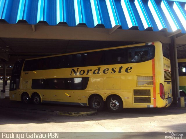 Viação Nordeste 3757 na cidade de Natal, Rio Grande do Norte, Brasil, por Rodrigo Galvão. Número da foto: #4429551.