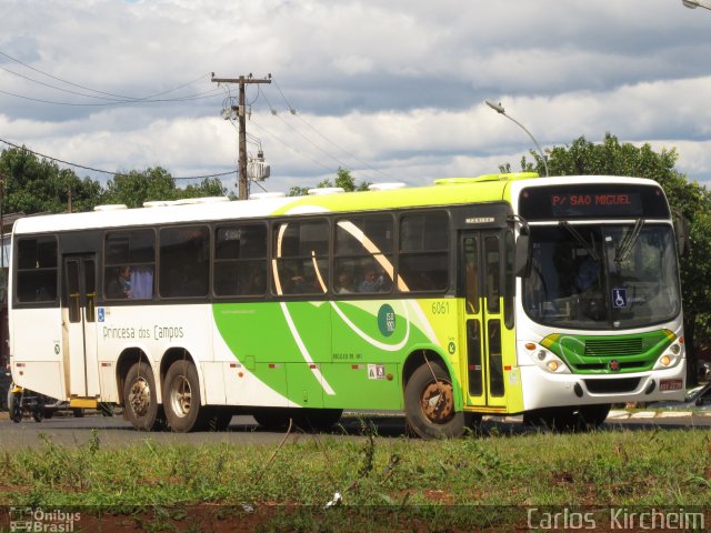 Expresso Princesa dos Campos 6061 na cidade de Foz do Iguaçu, Paraná, Brasil, por Carlos Kircheim. ID da foto: 4449940.