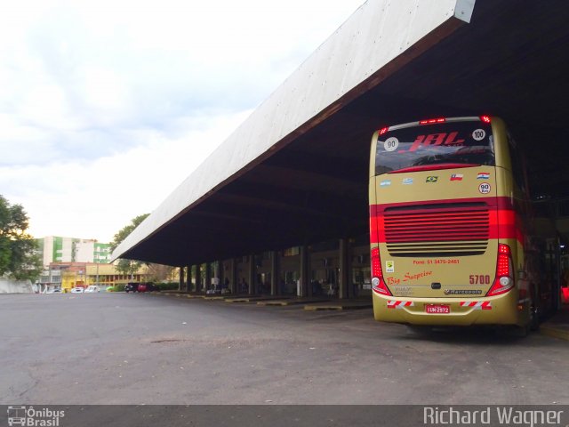 JBL Turismo 5700 na cidade de Uruguaiana, Rio Grande do Sul, Brasil, por Richard Wagner. Número da foto: #4459091.