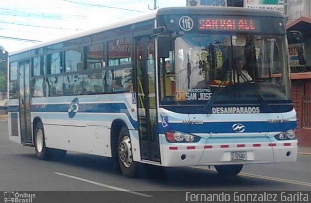 ATD - AutoTransportes Desamparados 116 na cidade de Alto Paraíso de Goiás, Goiás, Brasil, por Fernando Gonzalez Garita. Número da foto: #4457190.