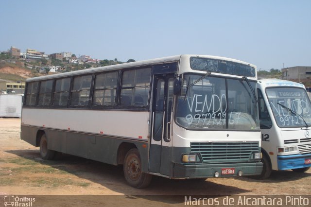 Ônibus Particulares 7084 na cidade de Cana Verde, Minas Gerais, Brasil, por Marcos de Alcantara Pinto. Número da foto: #4461637.