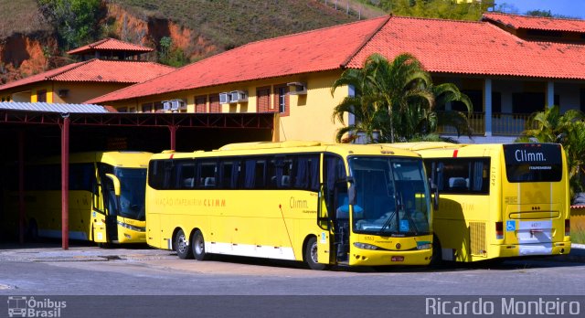 Viação Itapemirim 8863 na cidade de Paraíba do Sul, Rio de Janeiro, Brasil, por Ricardo Silva Monteiro. Número da foto: #4469354.
