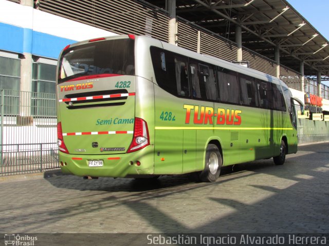TurBus 4282 na cidade de Santiago, Santiago, Metropolitana de Santiago, Chile, por Sebastián Ignacio Alvarado Herrera. Número da foto: #4432872.
