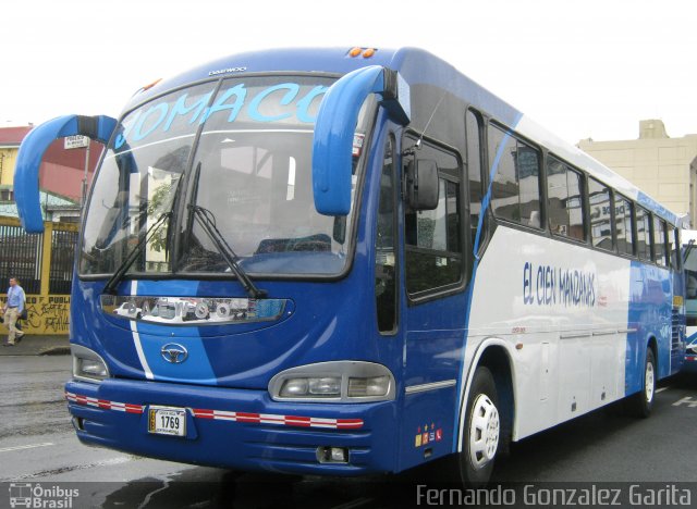Ônibus Particulares GB 1769 na cidade de Alto Paraíso de Goiás, Goiás, Brasil, por Fernando Gonzalez Garita. Número da foto: #4430723.