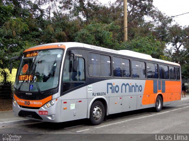 Transturismo Rio Minho RJ 166.074 na cidade de Niterói, Rio de Janeiro, Brasil, por Lucas Lima. Número da foto: #4473488.