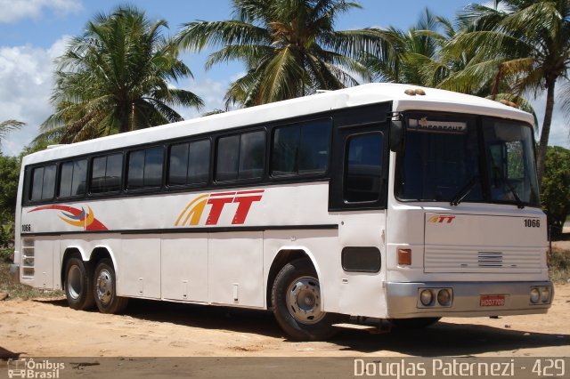 ATT - Atlântico Transportes e Turismo 1066 na cidade de Salvador, Bahia, Brasil, por Douglas Paternezi. ID da foto: 4482919.