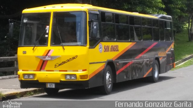 Ônibus Particulares PB 673 na cidade de Alto Paraíso de Goiás, Goiás, Brasil, por Fernando Gonzalez Garita. ID da foto: 4482172.