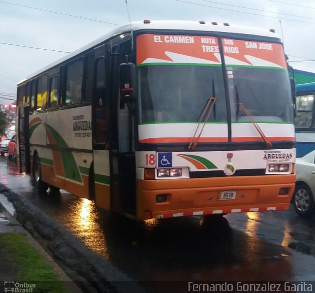 Transportes Arguedas 18 na cidade de Alto Paraíso de Goiás, Goiás, Brasil, por Fernando Gonzalez Garita. Número da foto: #4488887.