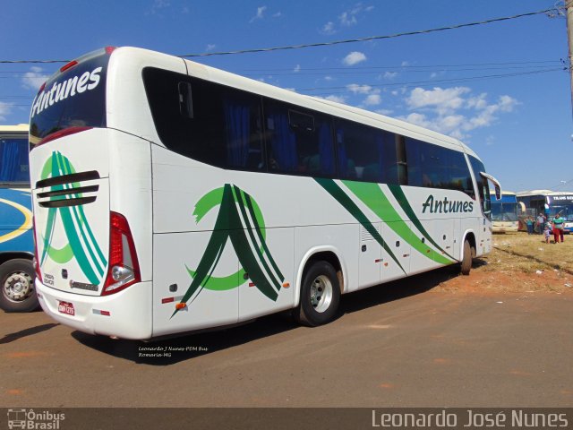 Antunes 1275 na cidade de Romaria, Minas Gerais, Brasil, por Leonardo J. Nunes. Número da foto: #4493025.