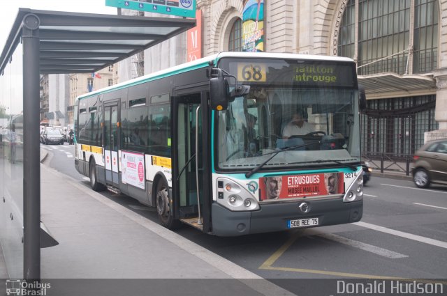 RATP - Régie Autonome des Transports Parisiens 3274 na cidade de Paris, Île-de-France, França, por Donald Hudson. ID da foto: 4494399.