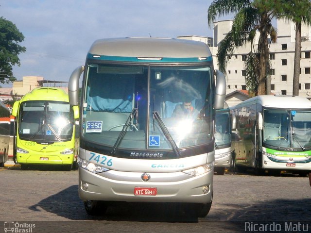 Viação Garcia 7426 na cidade de Curitiba, Paraná, Brasil, por Ricardo Matu. Número da foto: #4434441.