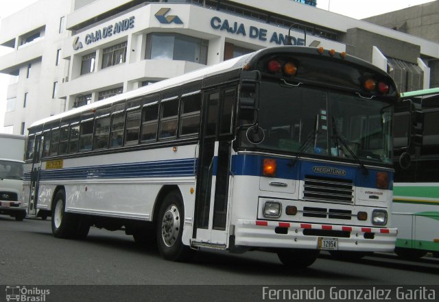 Ônibus Particulares SJB 12954 na cidade de Alto Paraíso de Goiás, Goiás, Brasil, por Fernando Gonzalez Garita. Número da foto: #4433853.