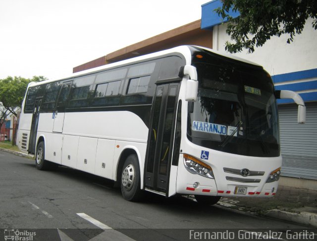 Transportes Naranjo AB 6492 na cidade de Alto Paraíso de Goiás, Goiás, Brasil, por Fernando Gonzalez Garita. Número da foto: #4433733.