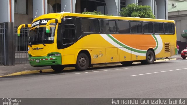 Buses Metropoli 00 na cidade de Alto Paraíso de Goiás, Goiás, Brasil, por Fernando Gonzalez Garita. Número da foto: #4445187.